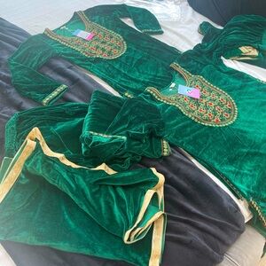 New 3 piece velvet green suit 22”